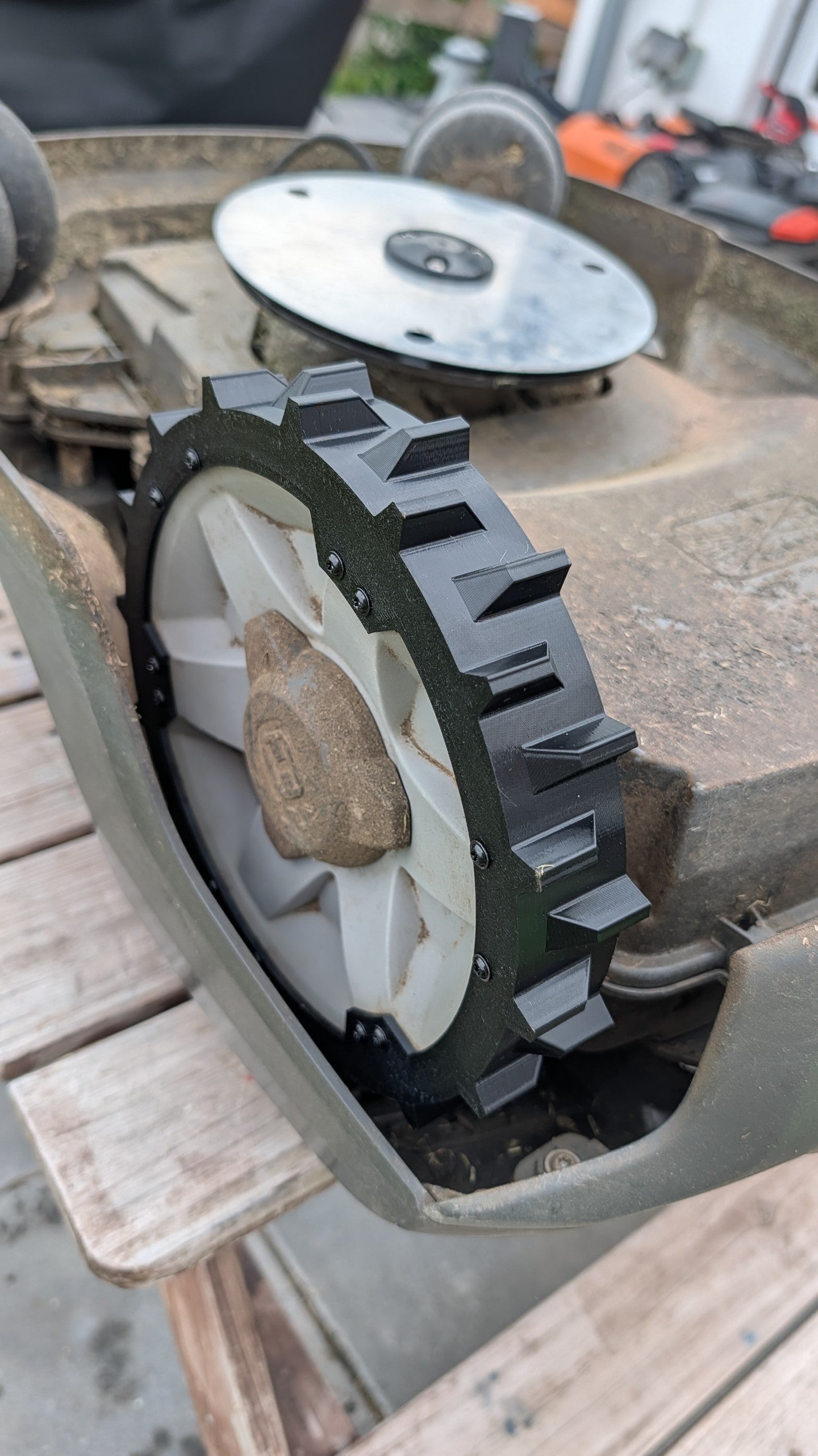 TPU Offroad Reifen für Husqvarna Automower 310 | Grip Upgrade für mehr Traktion bei Nässe & Steigungen