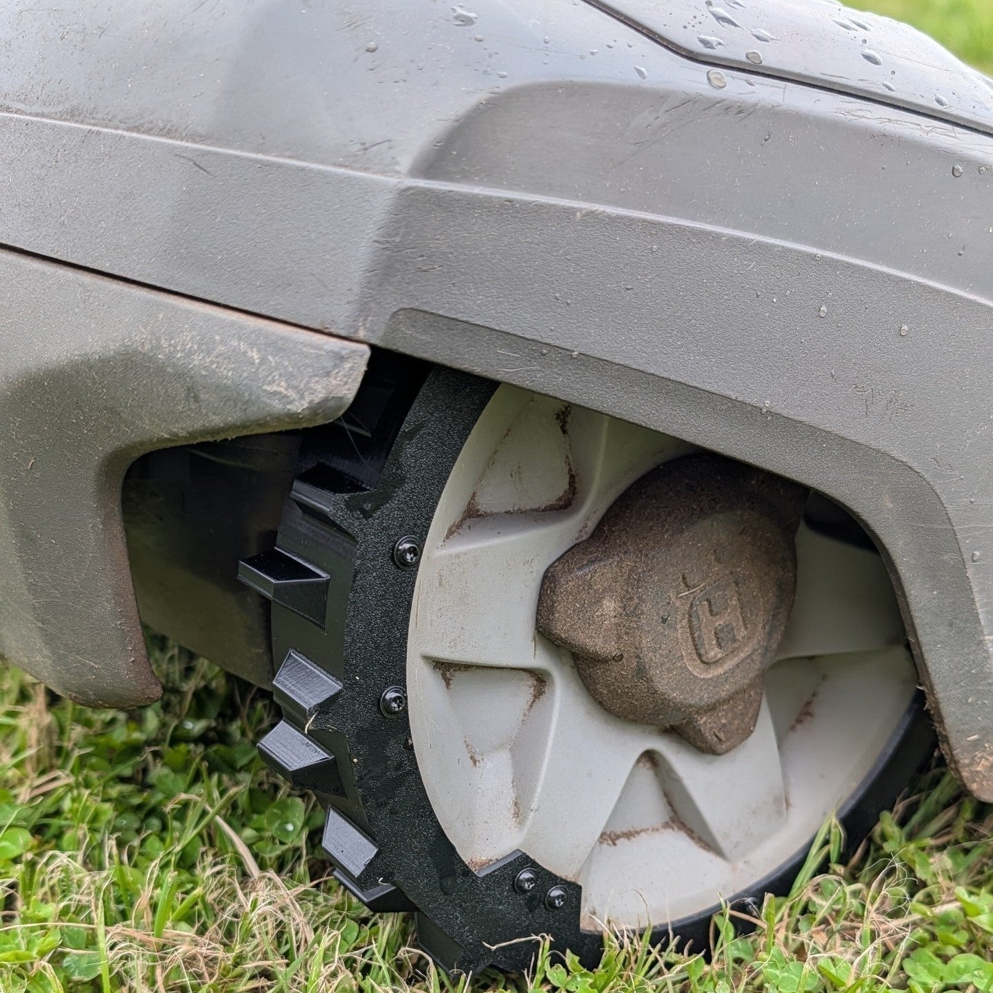TPU Offroad Reifen für Husqvarna Automower 435X AWD | Grip Upgrade für Steigungen & schwieriges Gelände