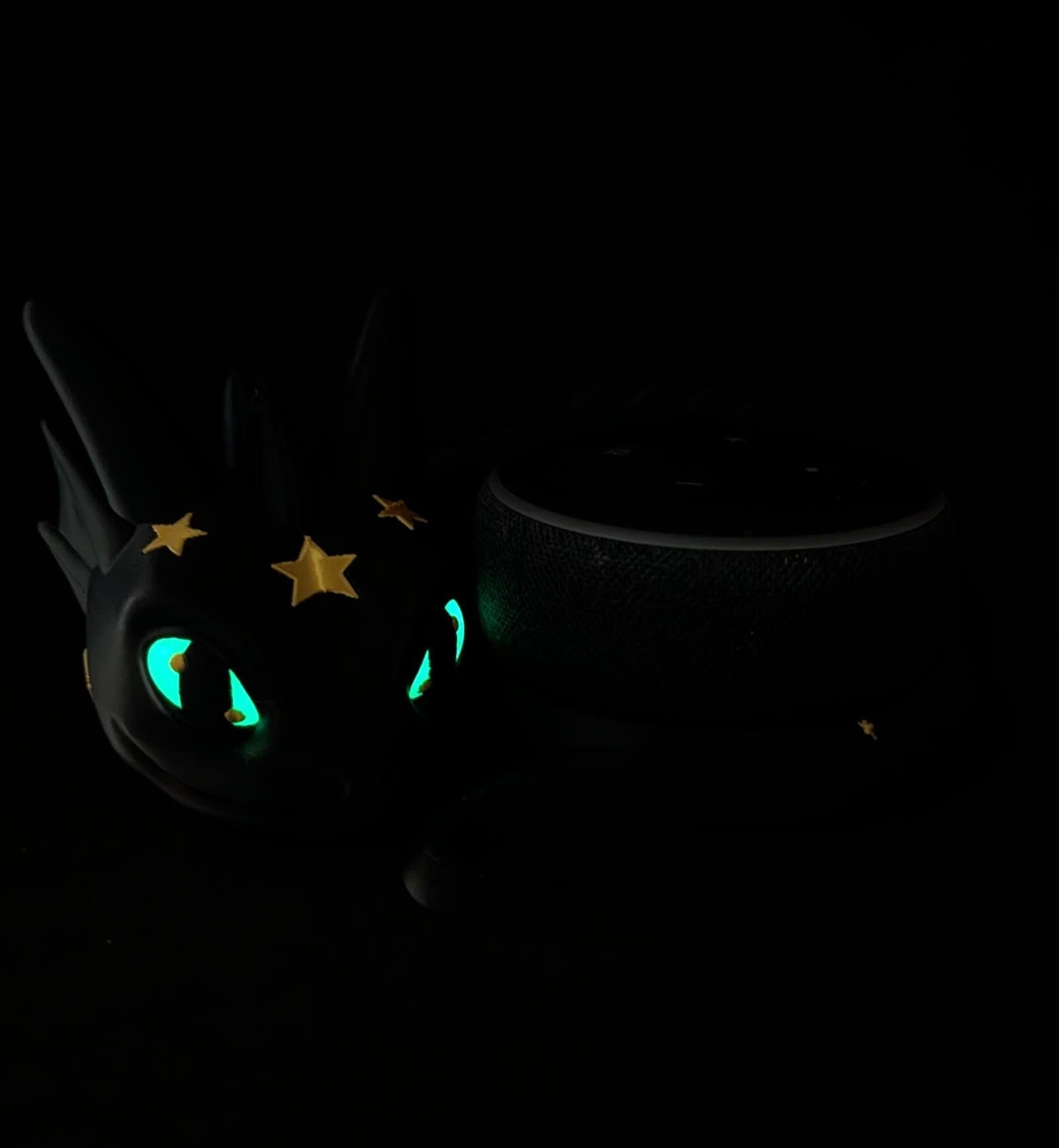 Echo Dot 3 auf Sternendrache Display 3-farbig – Dekoration im Wohnzimmer aus PLA