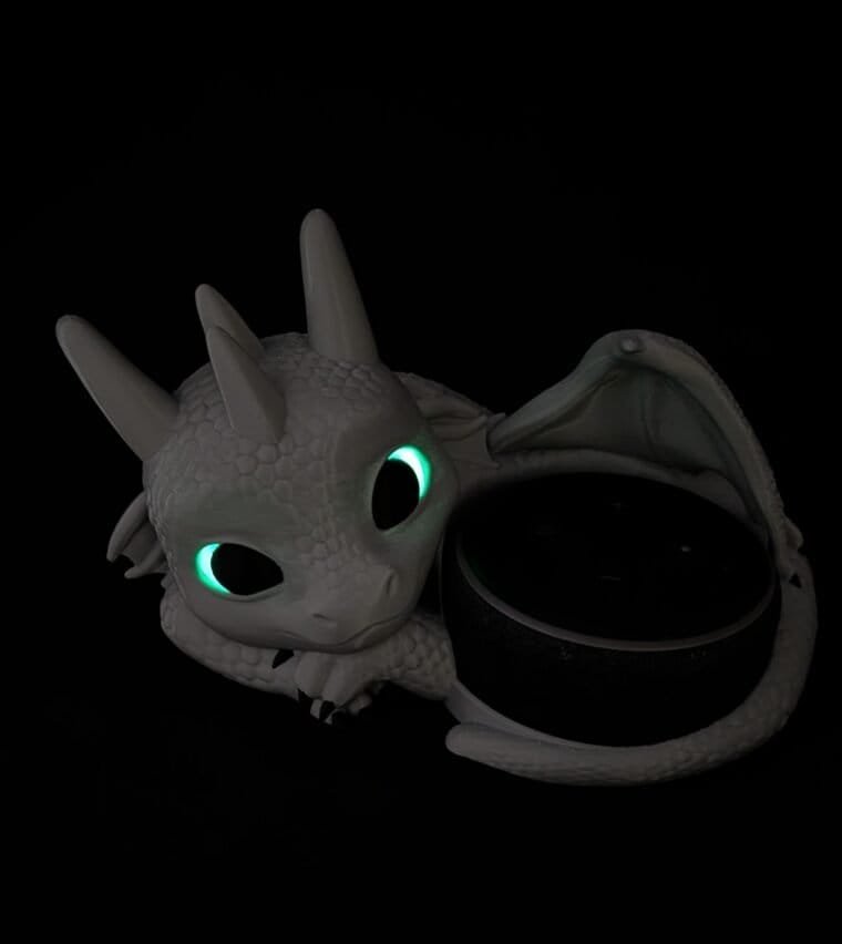Rückansicht des PLA Displays Entspannter Babydrache für Echo Dot 3 – 3D-Druck Made in Germany