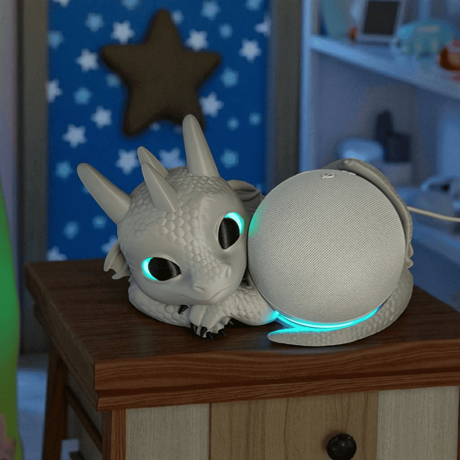 Echo Dot 5 Halterung Babydrache Glow Effekt Nachtaufnahme