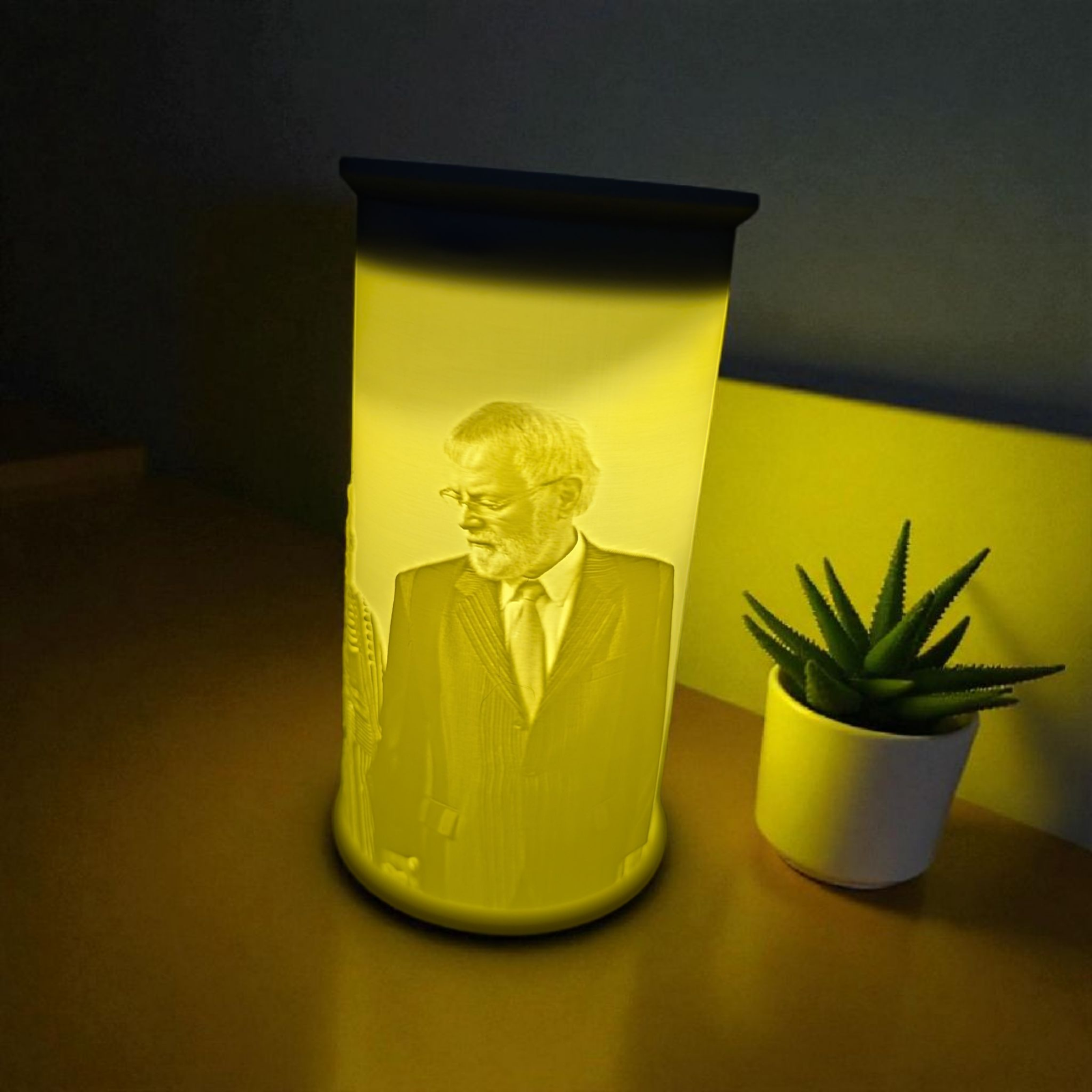 Solar LED Grablicht mit deinem Foto – personalisierbares Dekolicht mit Lithophanie – Solarlicht aus Biokunststoff – wetterfest & nachhaltig – Bild 4